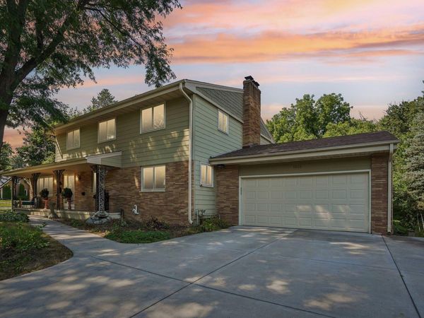 1525 Saint Croix Circle, Golden Valley, MN 55422