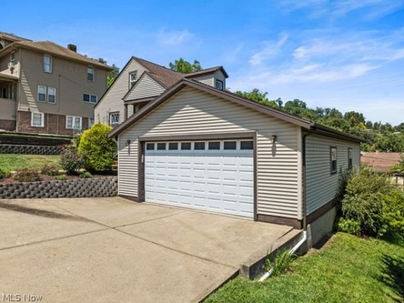 567 W 44th Street, Shadyside, OH 43947 Photo 3