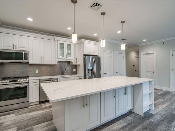 110 New York Avenue , Unit 2C, Huntington, NY 11743