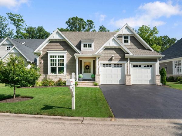 1925 Amberley Court, Lake Forest, IL 60045