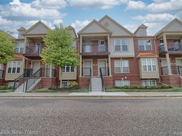 28021 HOPKINS Drive , Novi, Mi 48377