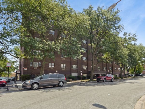 4600 N Cumberland Avenue, Unit 205, Chicago, IL 60656