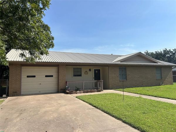 1810 Peach, Goldthwaite, TX 76844