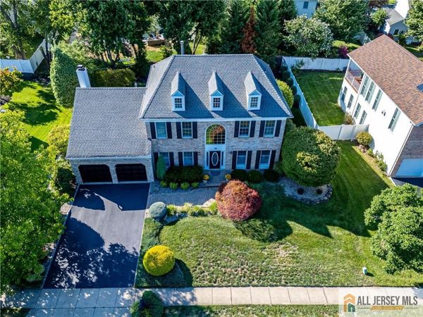 25 Dickinson Road, Kendall Park, NJ 08824