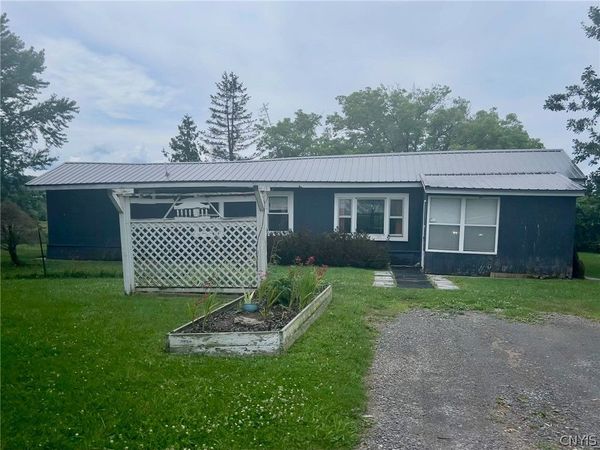 2524 Middle Road , Munnsville, NY 13409