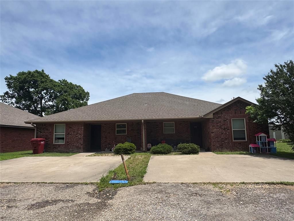 160 Bell Street, Blossom, TX 75416 Main Photo