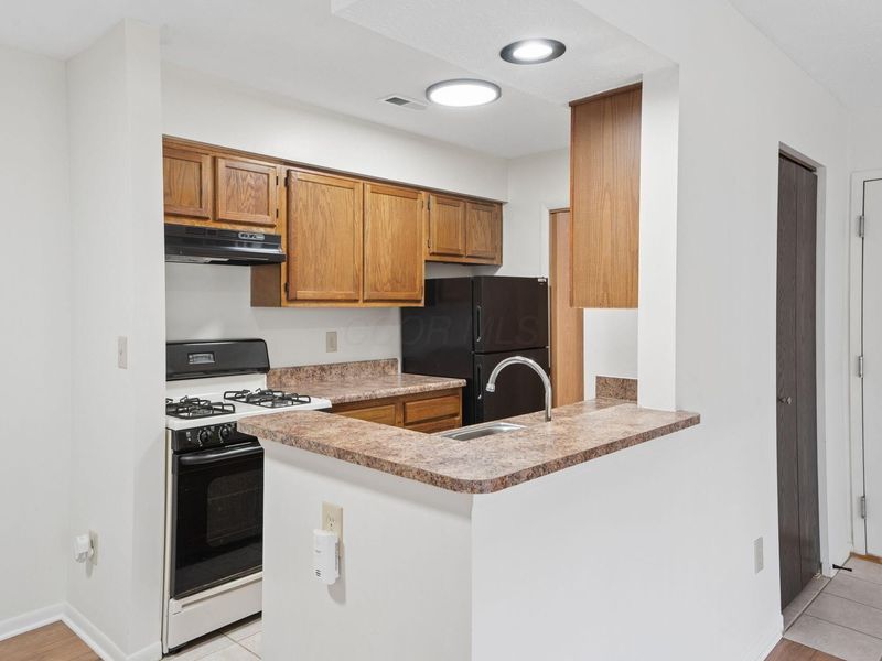 2279 Hedgerow, Unit 2279  C, Columbus, OH 43220 Photo 10