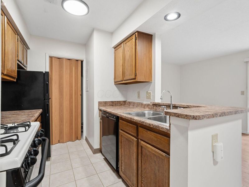 2279 Hedgerow, Unit 2279  C, Columbus, OH 43220 Photo 11