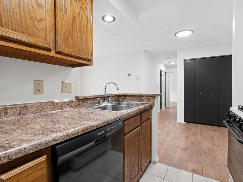 2279 Hedgerow, Unit 2279  C, Columbus, OH 43220 Photo 12