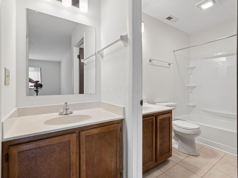 2279 Hedgerow, Unit 2279  C, Columbus, OH 43220 Photo 18