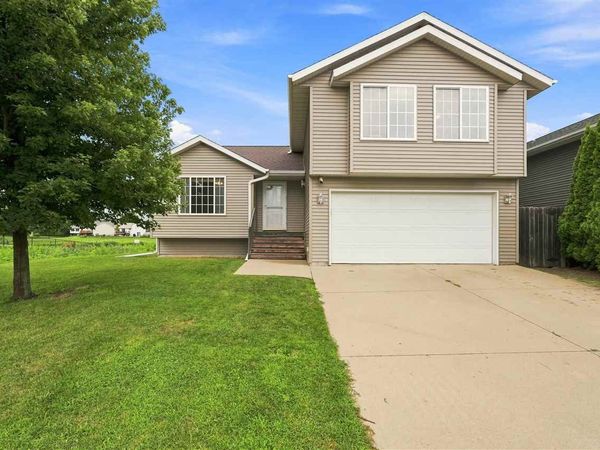 1442 Langenberg Ave, Iowa City, IA 52240