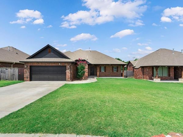 233 Timber Lane, Harrah, OK 73045
