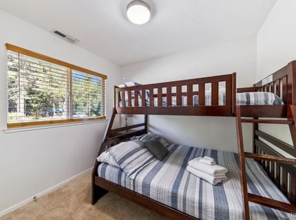 1725 Arrowhead Avenue, South Lake Tahoe, CA 96150 Photo
