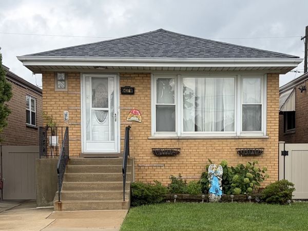 6437 W 63rd Place , Chicago, IL 60638