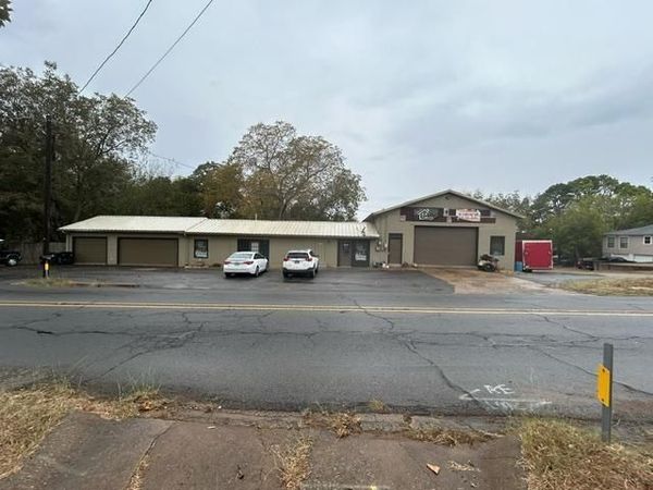 1211 S Armstrong Avenue, Denison, TX 75020