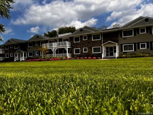 9 Williams Boulevard , Unit 6-1B, Lake Grove, NY 11755
