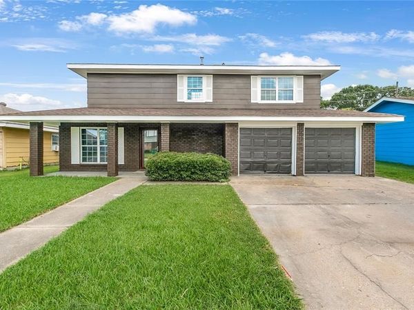 1253 LOCHLOMAND Drive , Harvey, LA 70058