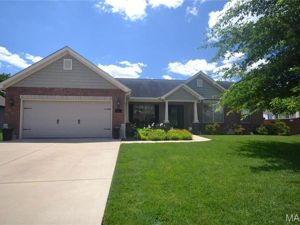 5546 S Woods Manor Drive , Smithton, IL 62285