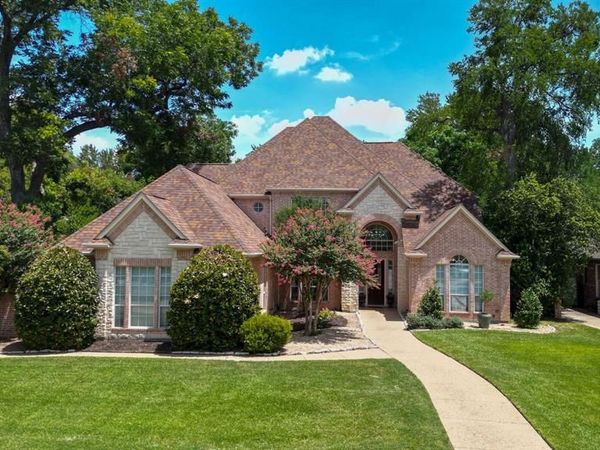 4212 Riverhollow Drive, Fort Worth, TX 76116