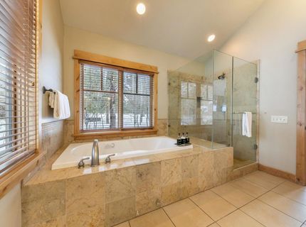 12622 Lookout Loop, Unit #F44-24, Truckee, CA 96161 Photo