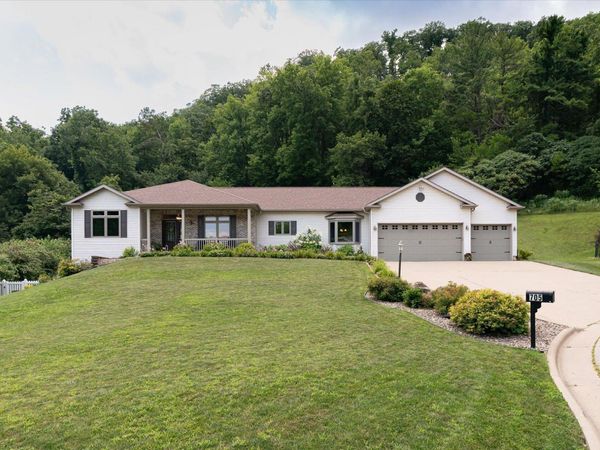 705 12th Court , La Crescent, MN 55947