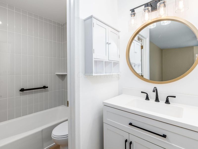 2850 Chateau Circle, Unit 89, Upper Arlington, OH 43221 Photo 11
