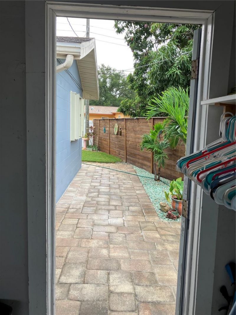 968 62nd Place S, Saint Petersburg, FL 33705 Photo
