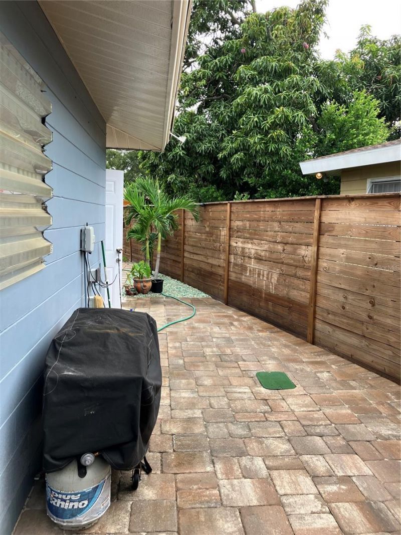 968 62nd Place S, Saint Petersburg, FL 33705 Photo