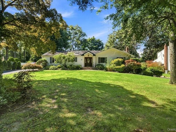 22 Gemini Lane, Nesconset, NY 11767