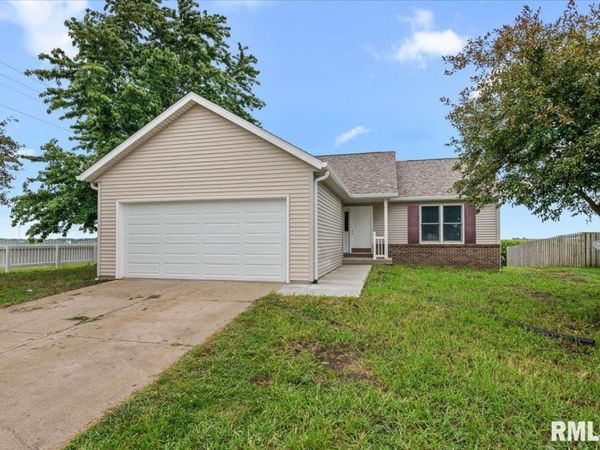 76 FRANK Street, New Berlin, IL 62670