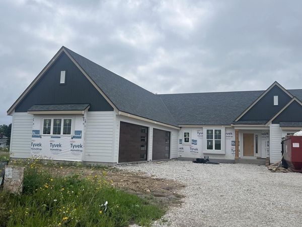 N62W35607 Doolan DRIVE, Oconomowoc, WI 53066