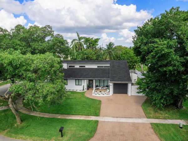 400 NW 98TH Avenue, Pembroke Pines, FL 33024