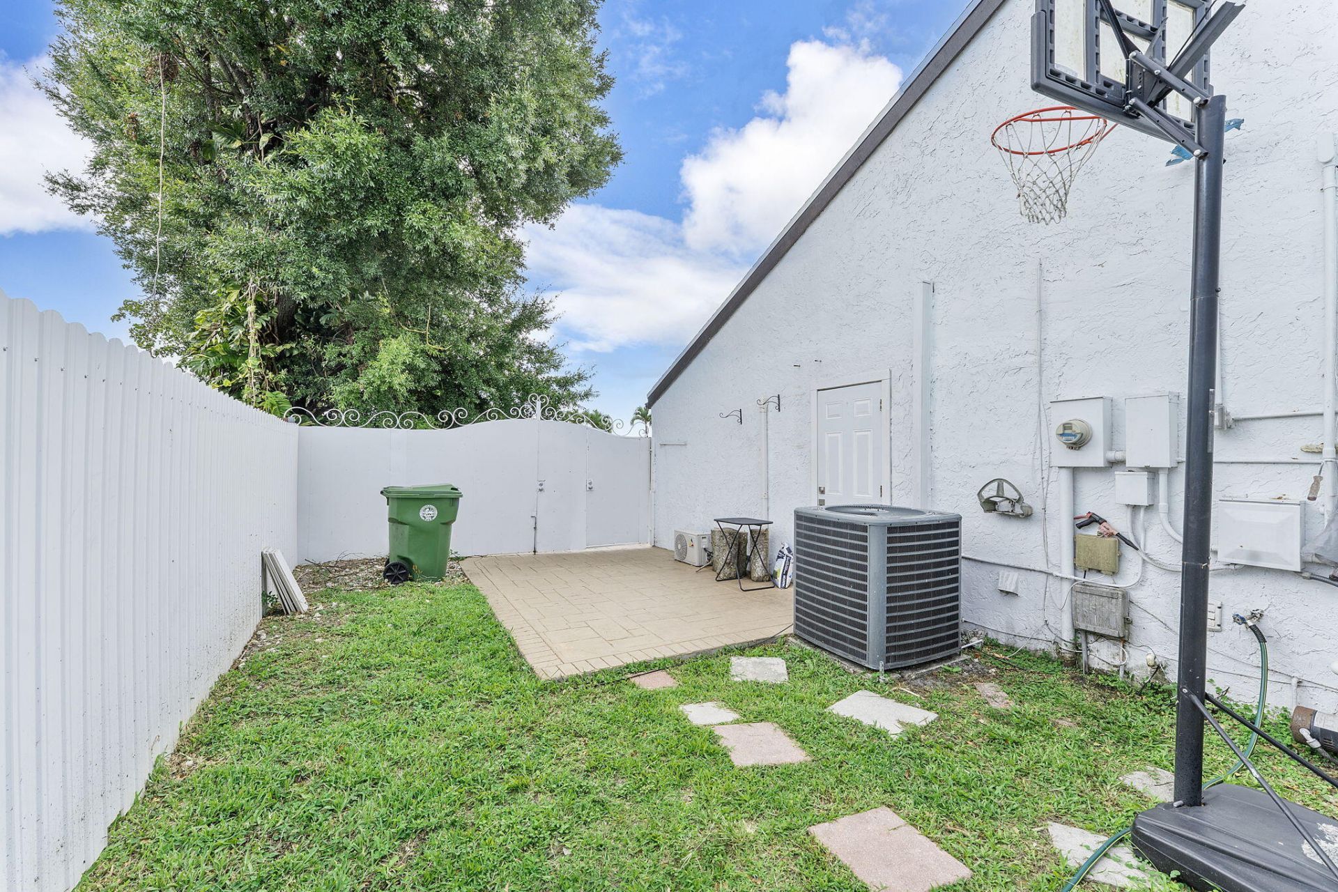400 NW 98th Avenue, Pembroke Pines, FL 33024 Photo
