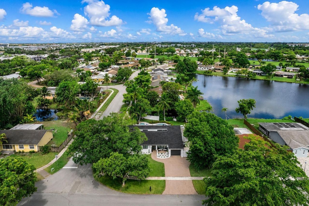400 NW 98th Avenue, Pembroke Pines, FL 33024 Photo