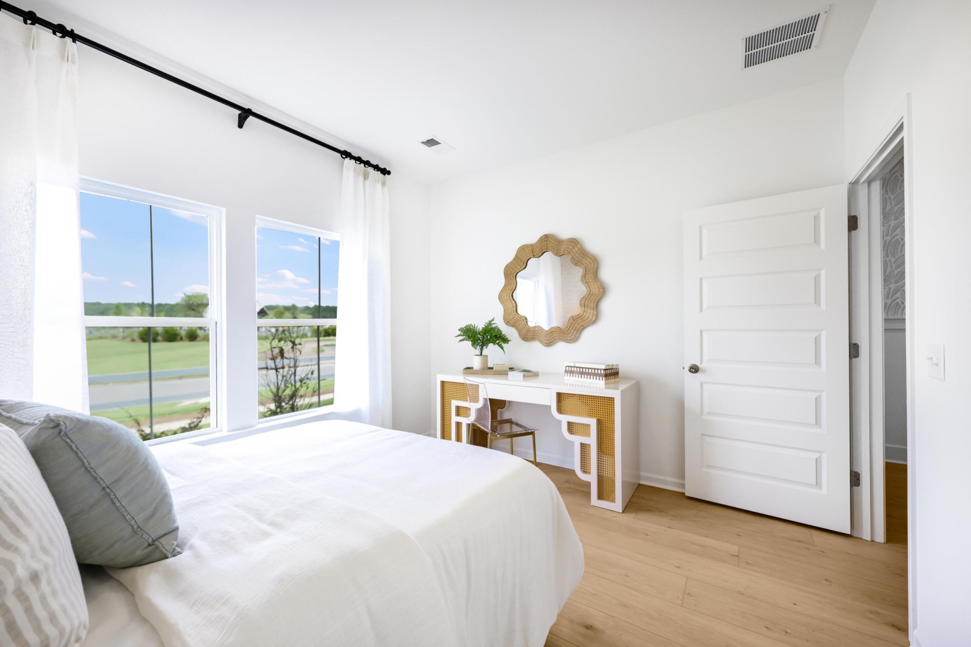 168 Ireland Drive Photo 15