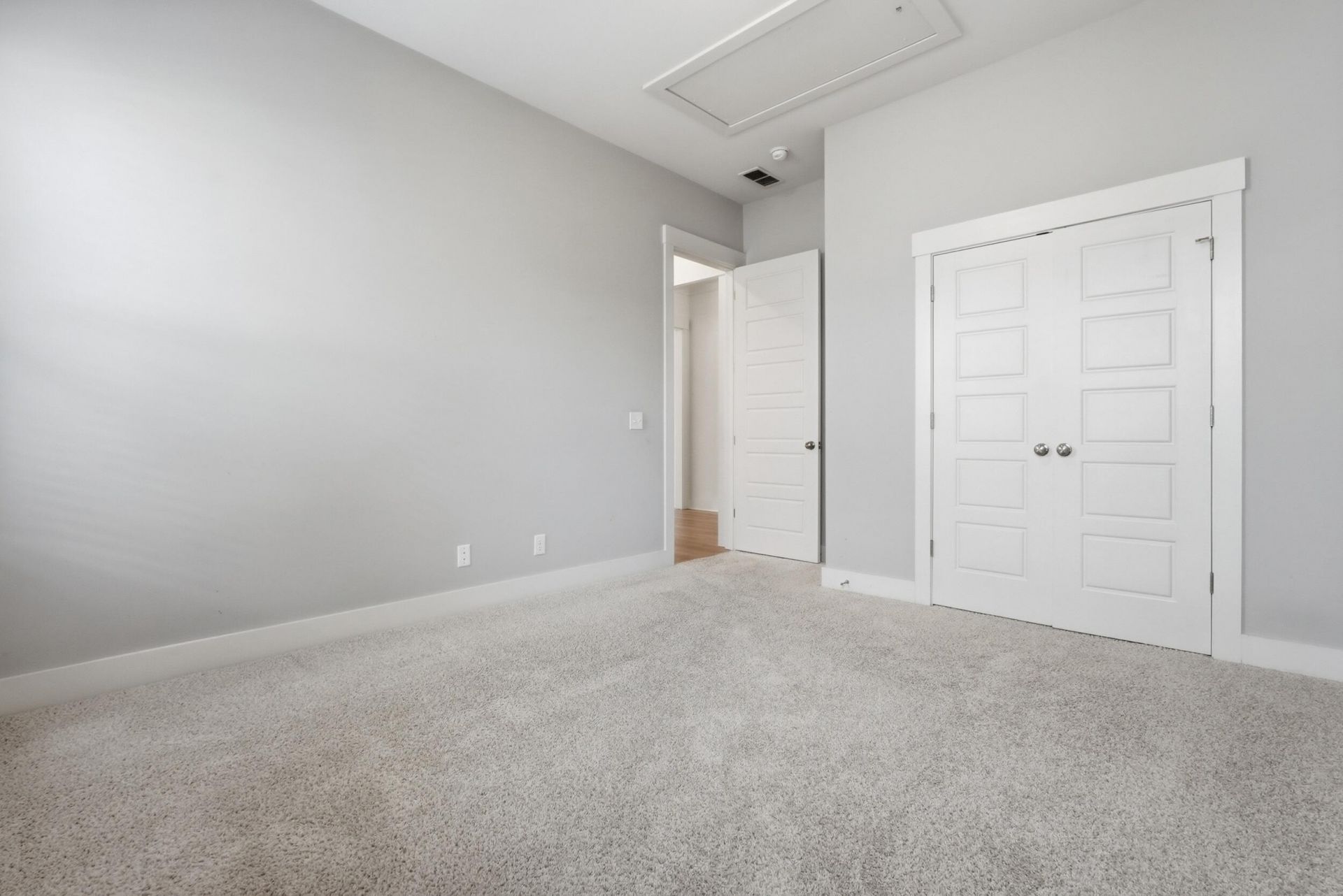 601 Blueway Avenue Photo 25