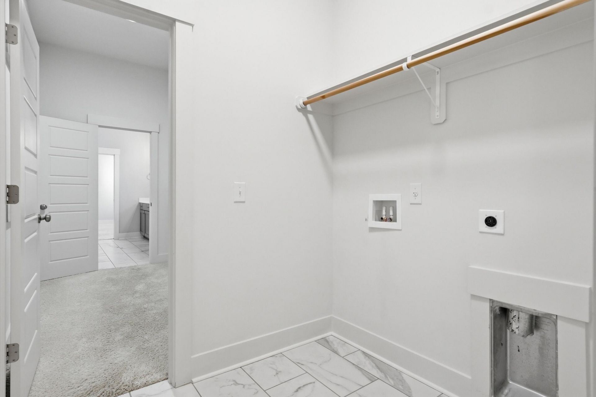 601 Blueway Avenue Photo 27