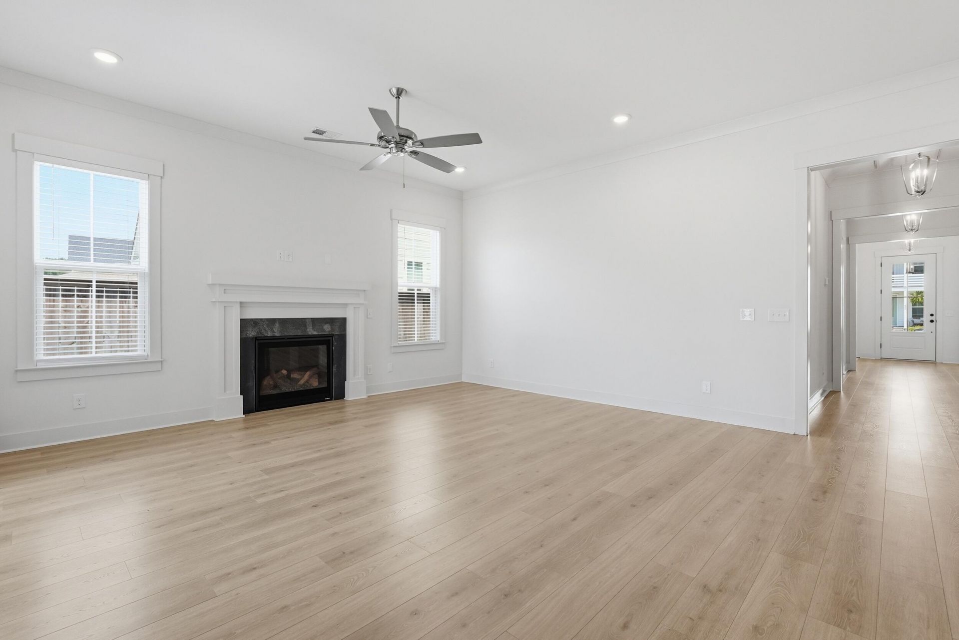 601 Blueway Avenue Photo 9