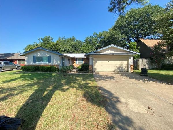 2711 Olympia Drive, Arlington, TX 76013