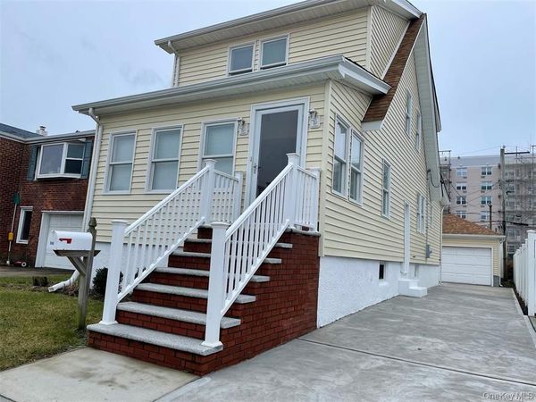 548 E Broadway , Long Beach, NY 11561