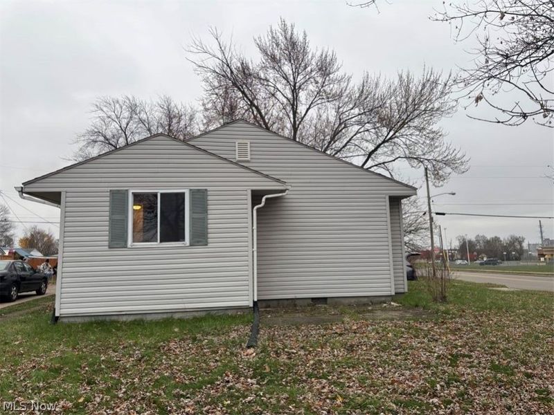 1820 Midway Avenue NE, Canton, OH 44705 Photo 2