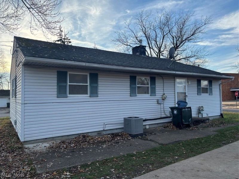 1820 Midway Avenue NE, Canton, OH 44705 Photo 3