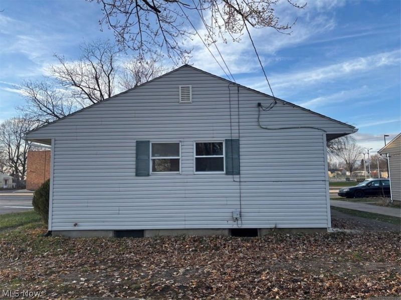 1820 Midway Avenue NE, Canton, OH 44705 Photo 4