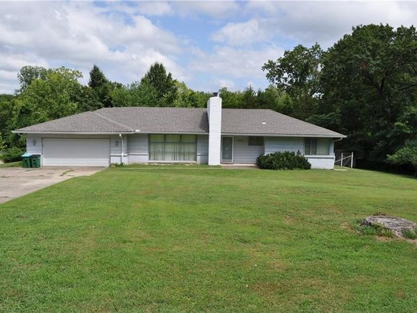 7515 NW Lake Road, Platte Woods, MO 64151