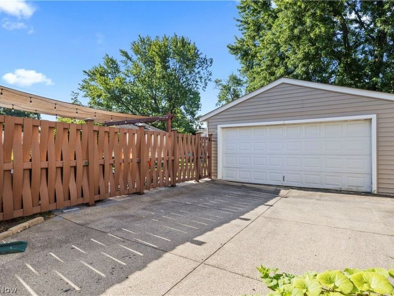 16903 Woodbury Avenue, Cleveland, OH 44135 Photo 21