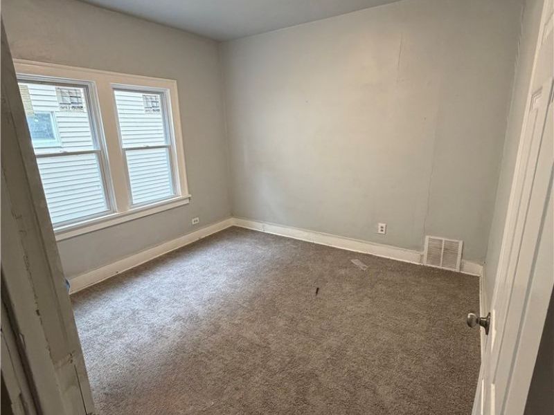 981 Thornhill Drive, Cleveland, OH 44108 Photo 12