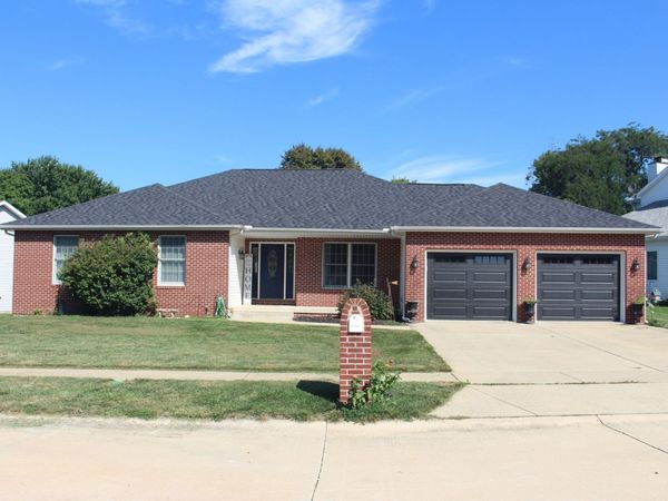 1402 W Masters Lane, Decatur, IL 62521