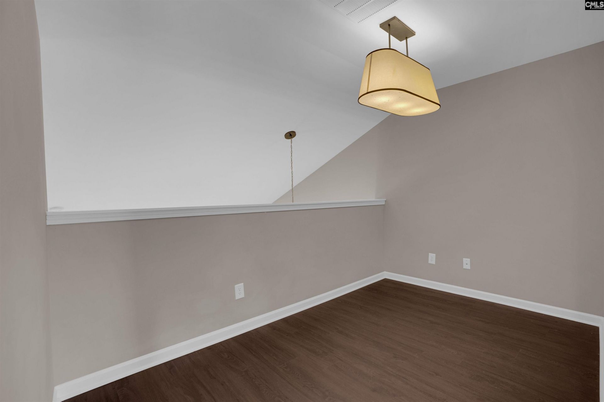 408 Barnet Court  Photo 11