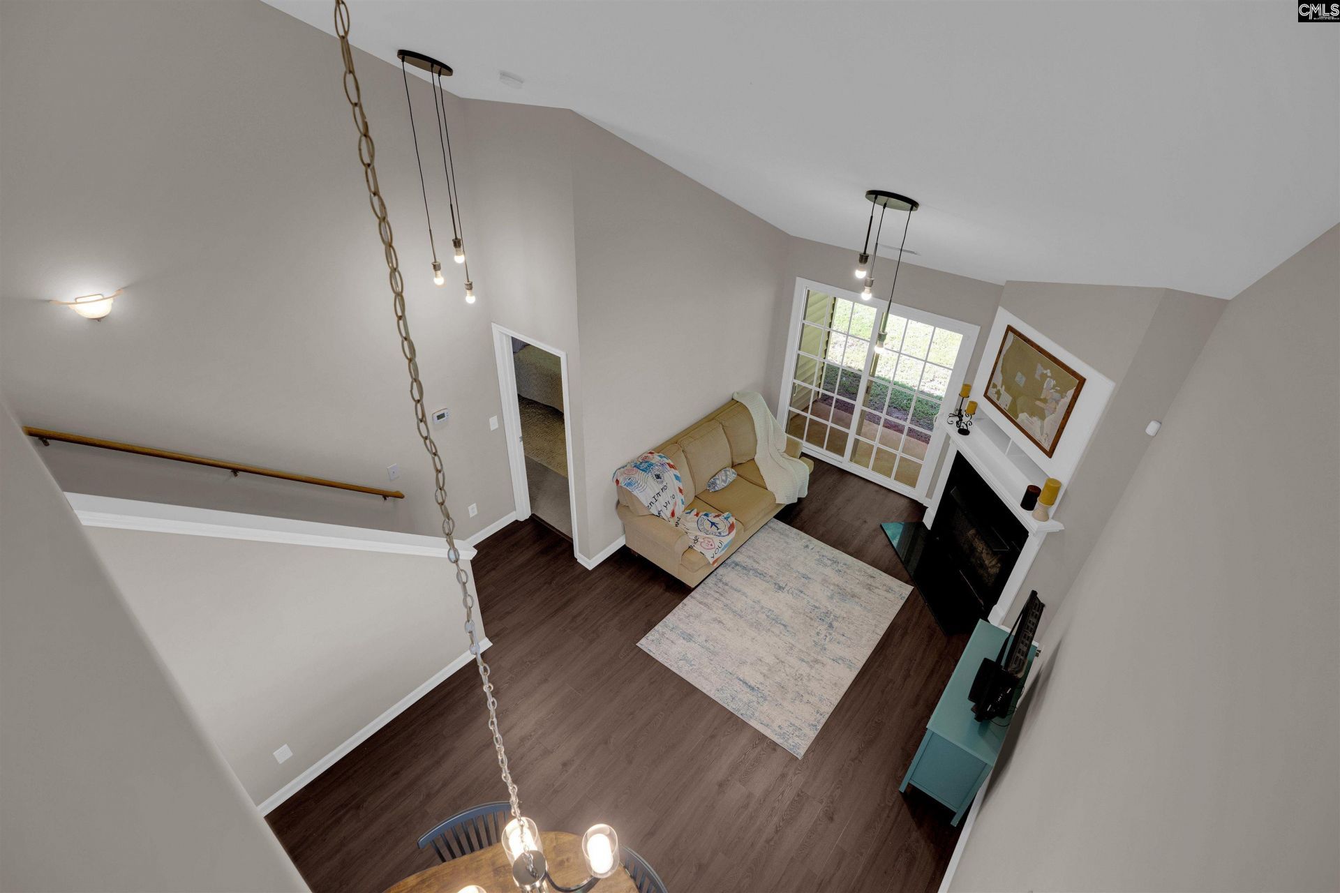 408 Barnet Court  Photo 12