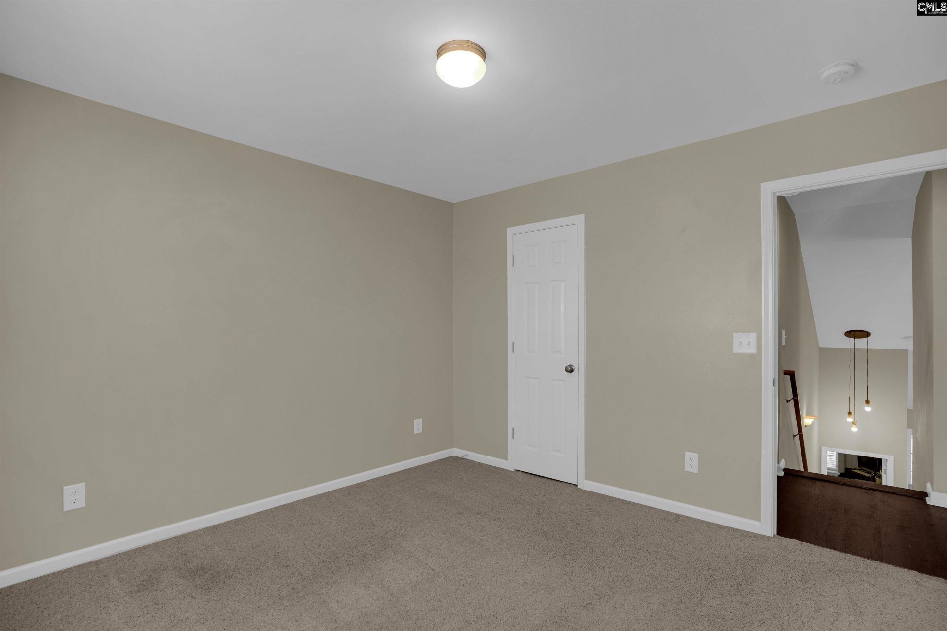 408 Barnet Court  Photo 8